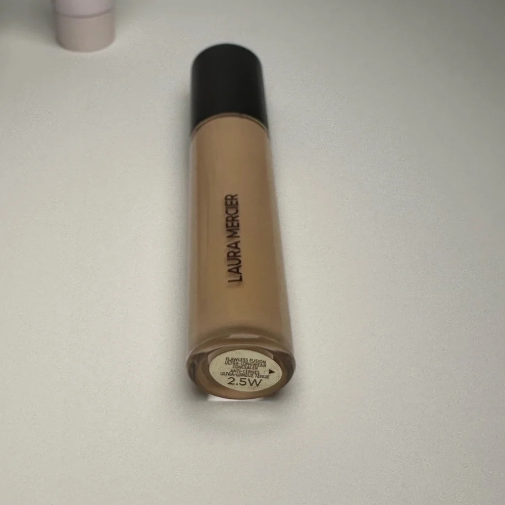 🆕 LAURA MERCIER 3 pc Makeup Lot w/ Concealer, Translucent Loose Powder & Primer - Picture 2 of 6
